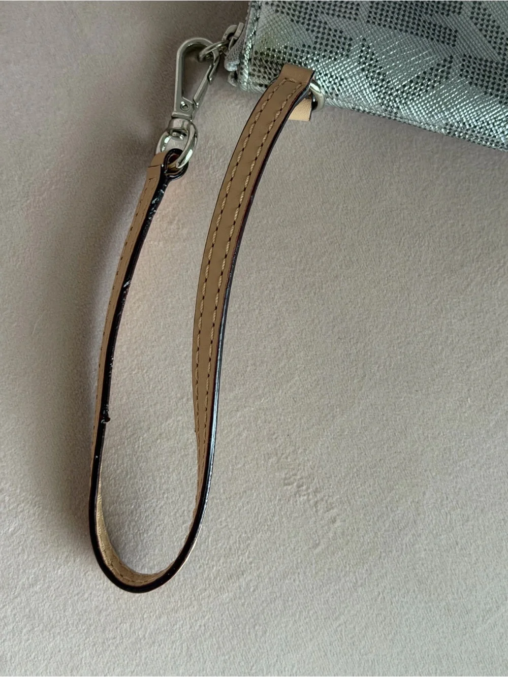 MICHAEL KORS Signature Jet Set Silver Metallic Wristlet
